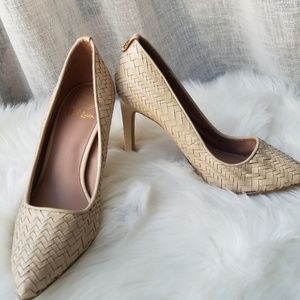 Elliot Lucca size 7 pumps